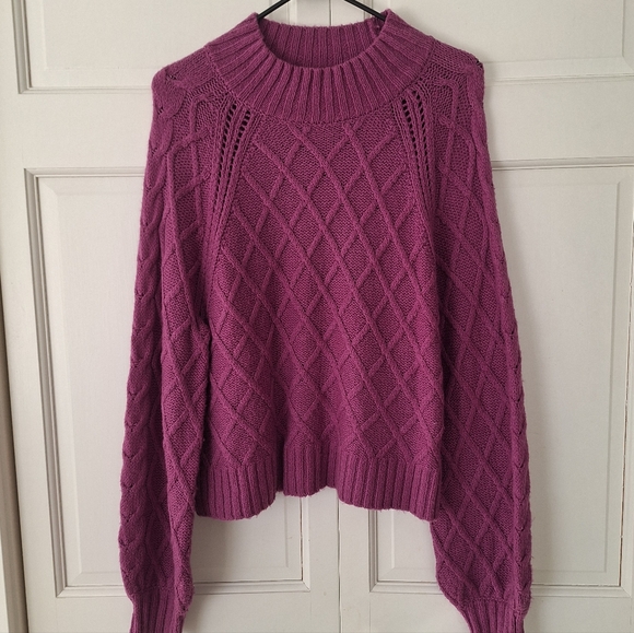 American Eagle Outfitters Sweaters - American Eagle cropped knit sweater